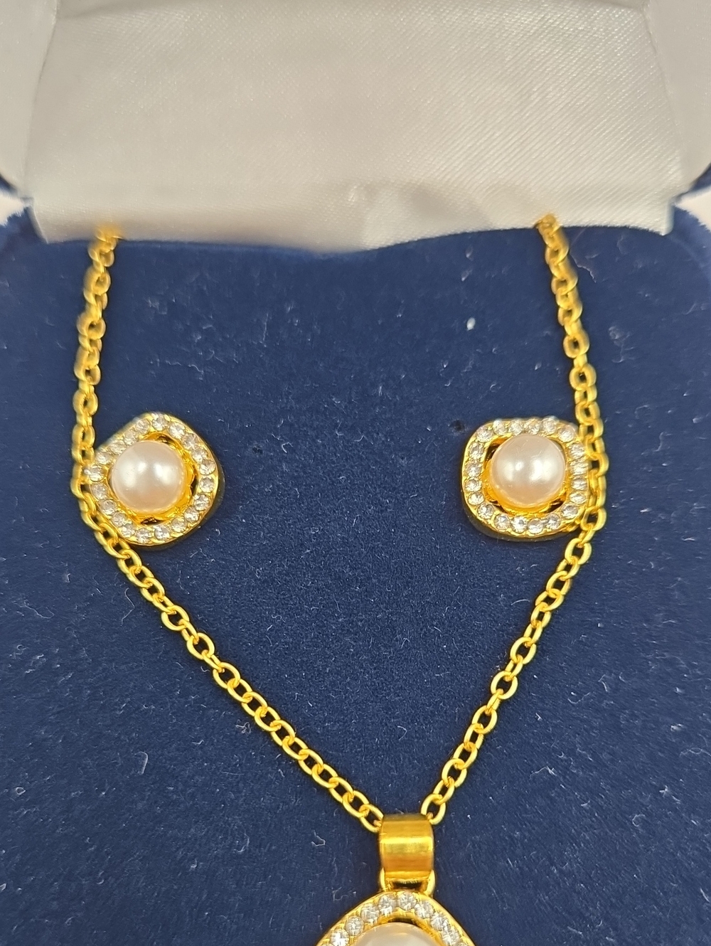 NEW Montana Silversmiths Gold Pearl Necklace and Earring Set - White - Picture 3 of 3